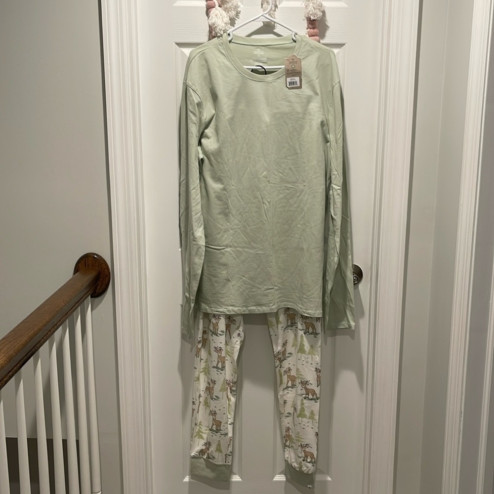 NWT Men’s XL Christmas pajama set size XL.